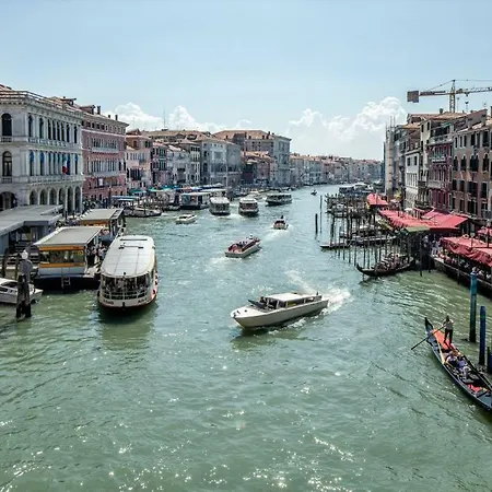 Architectural Nearby Rialto 公寓 *