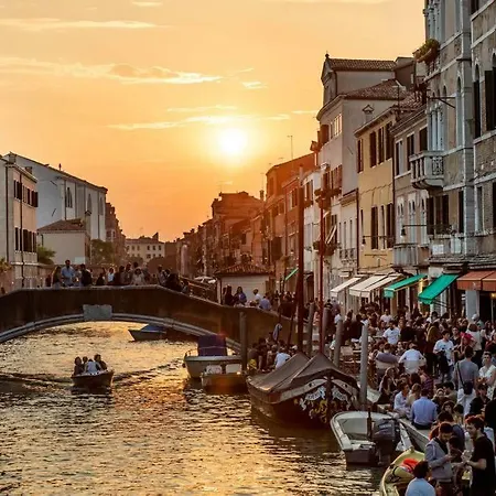 Architectural Nearby Rialto * 威尼斯