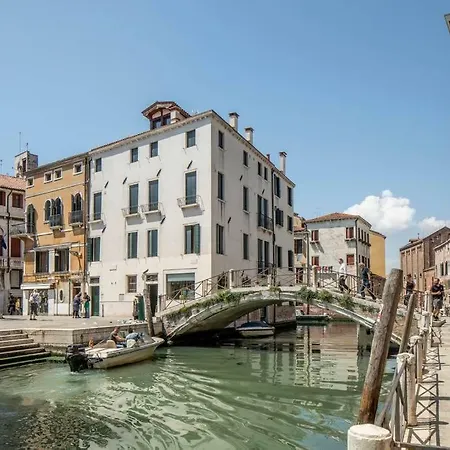 Architectural Nearby Rialto 公寓